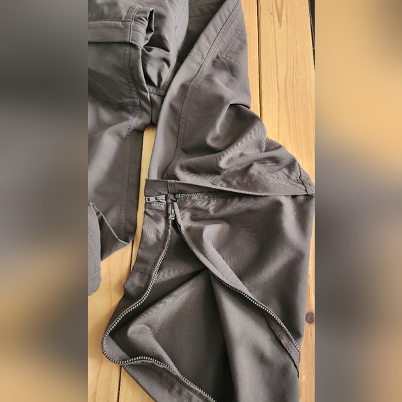 MEC Convertible Pants Size 8 - Picture 8 of 16